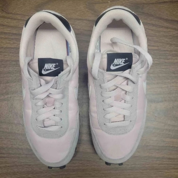 Nike Women's Daybreak 'Barely Rose' Retro sneakers. Like New - Picture 6 of 11